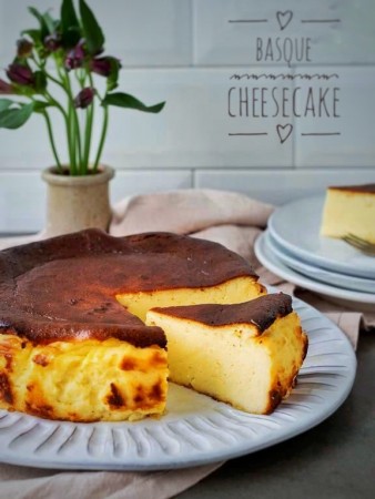【小山甜點市集】 6吋原味巴斯克乳酪蛋糕（無麩質）